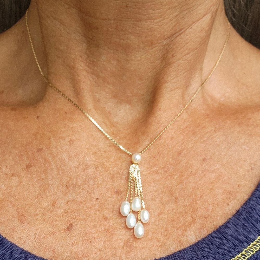 SOLD  Elegant Gold and Pearl Necklace Measures Top To Bottom 18 Inches ...